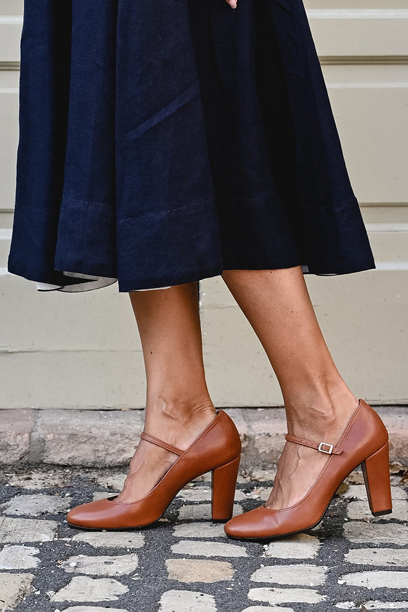 Bravina | Everyday strappy sandals on a small heel