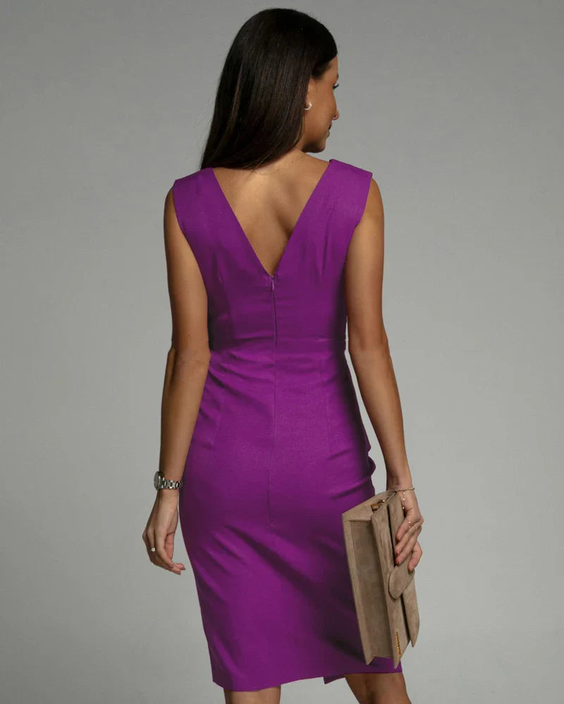 Fresia | Fitted Dress with V-Neckline and Slit