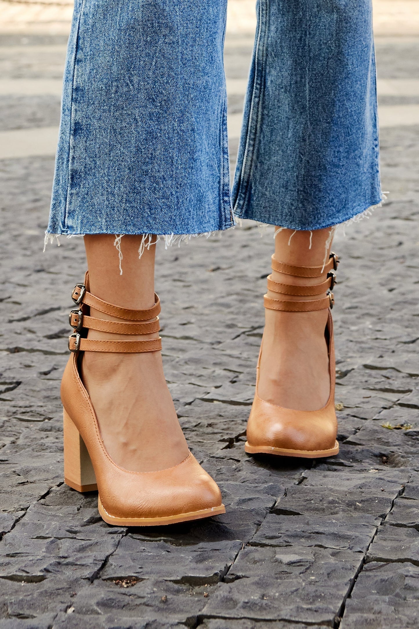 Narella™ | Elegant mid-heel square toe sandals