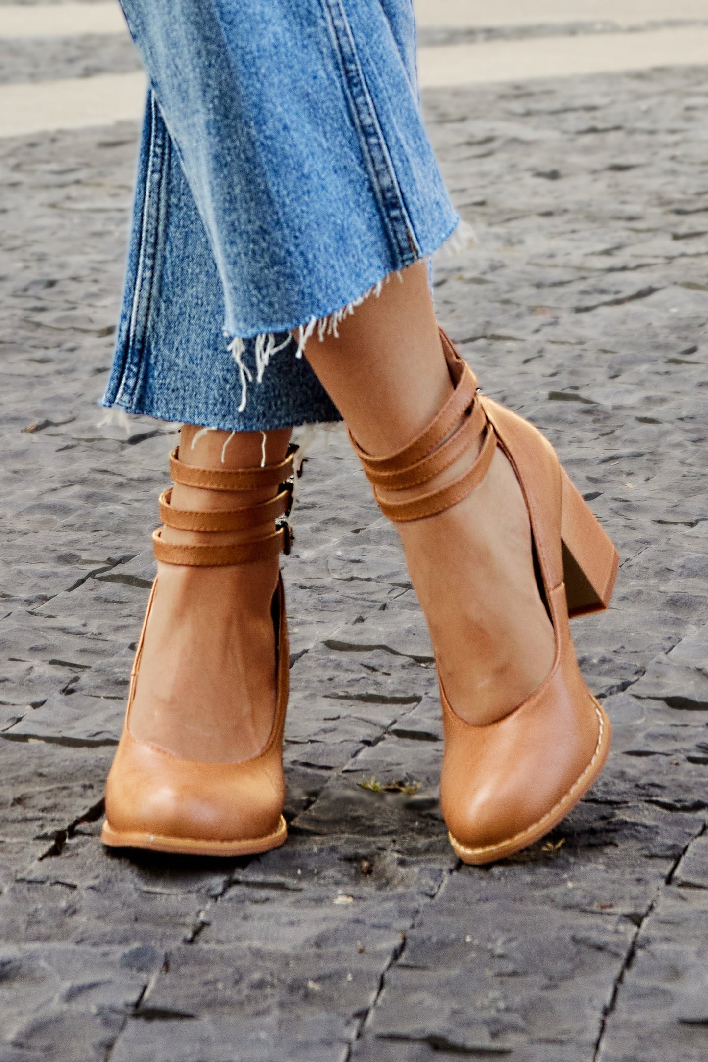 Narella™ | Elegant mid-heel square toe sandals